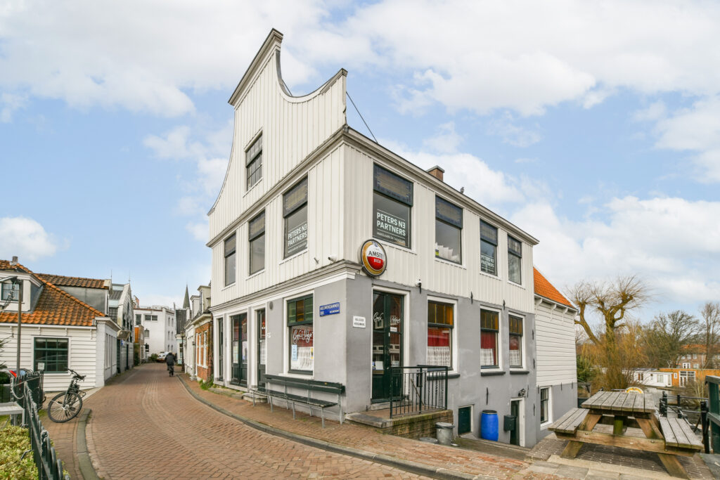 Anne over Nieuwendammerdijk